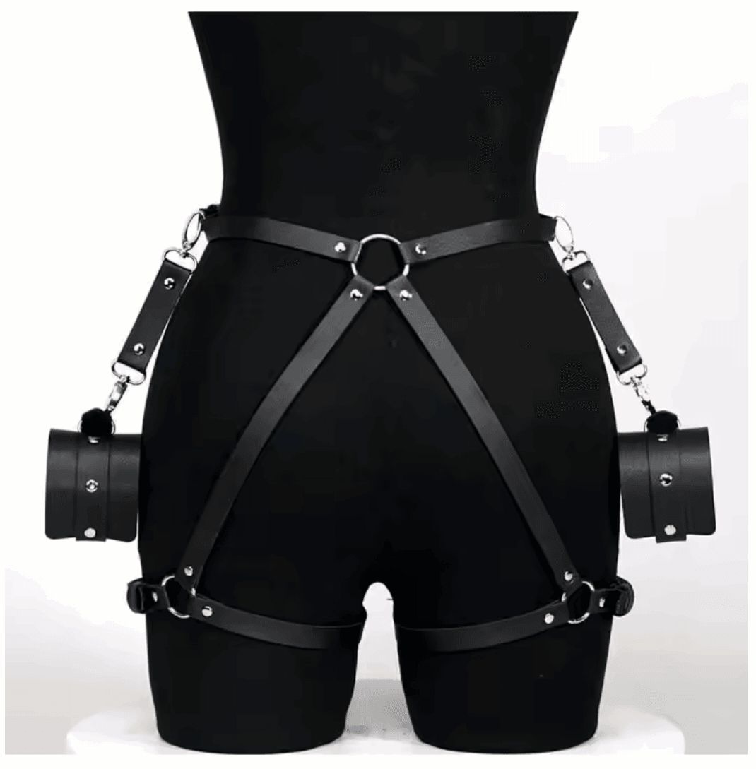 Arnés Bondage "Obey Me" – Cinturón con Esposas Integradas - Fuego y placer
